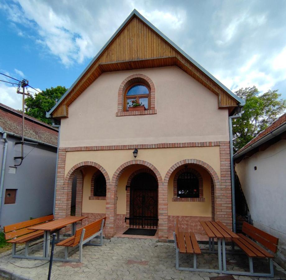 Vinarstvi Ehrlich Apartment Milotice Екстериор снимка