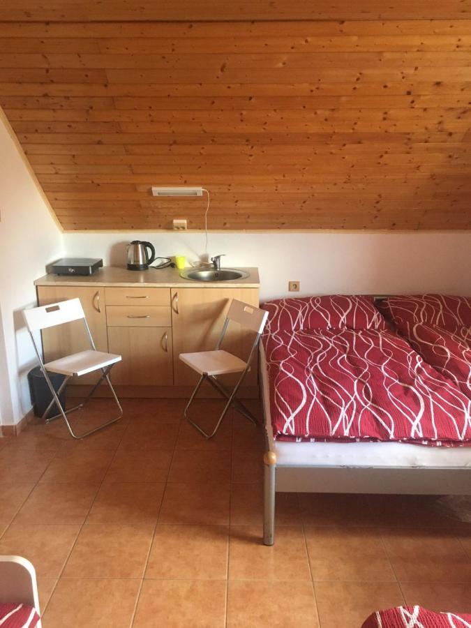 Vinarstvi Ehrlich Apartment Milotice Екстериор снимка